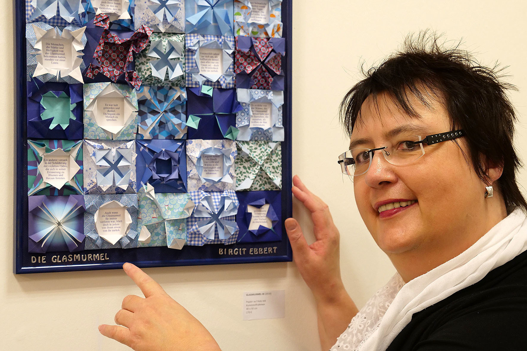 In der Galerie des Kunst- und Atelierhaus Hagen sind Werke aus und mit Papier von Birgit Ebbert zu sehen, die als Gastkünstlerin ausstellt.