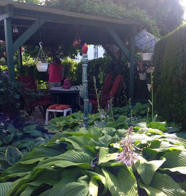 Hier der Sitzplatz von einer weiteren Station Richtung Garten...