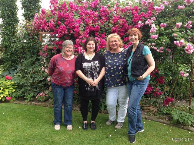 Alles Bürgerreporterinnen, die sich persönlich schon auf einigen Treffen über den Weg gelaufen sind!!!