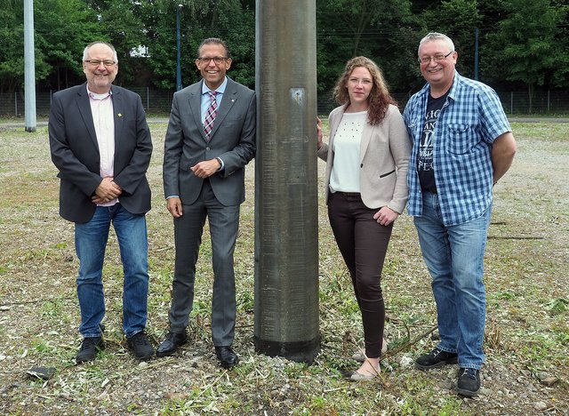 Siegmund Fischotter, Michael Feller, Rebecca Freimuth (Architektin) und Gerhard Weiß freuen sich, dass die Pläne bei den Anwohnern ankommen