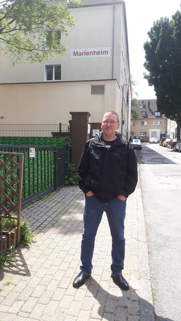 Markus Tiefensee vor dem Marienheim.