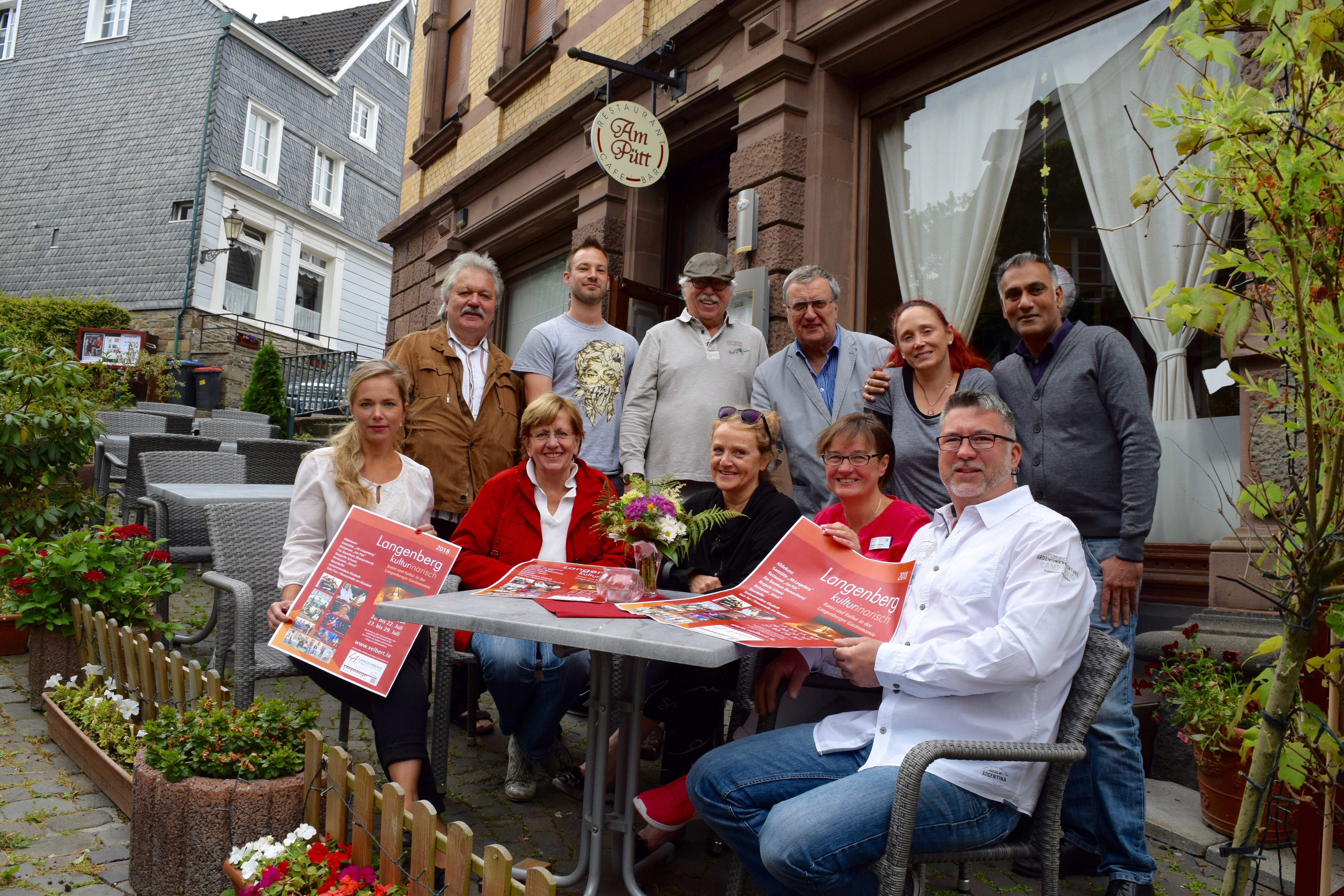 Die Mitglieder der Langenberger Werbevereinigung freuen sich gemeinsam mit Organisatorin Gerda Klingenfuß (vorne, zweite von links) auf das Programm von "Langenberg Kulturinarisch".
