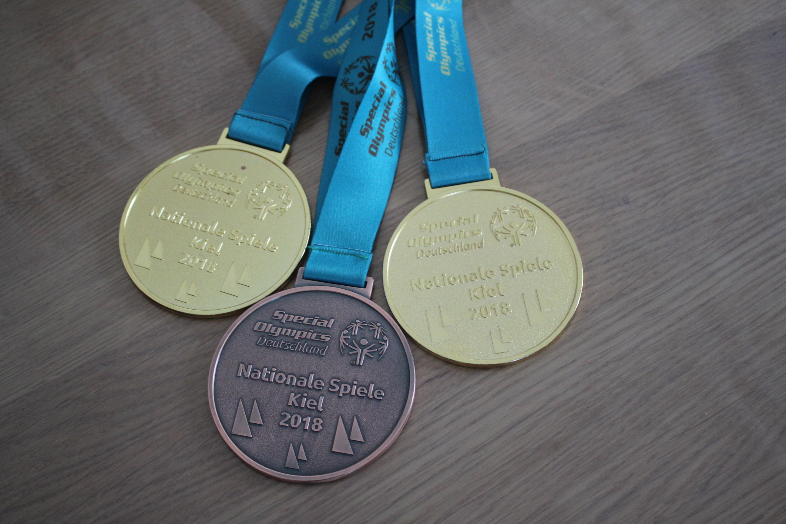 Zweimal Gold und einmal Bronze gab es für die Schwimmerin.