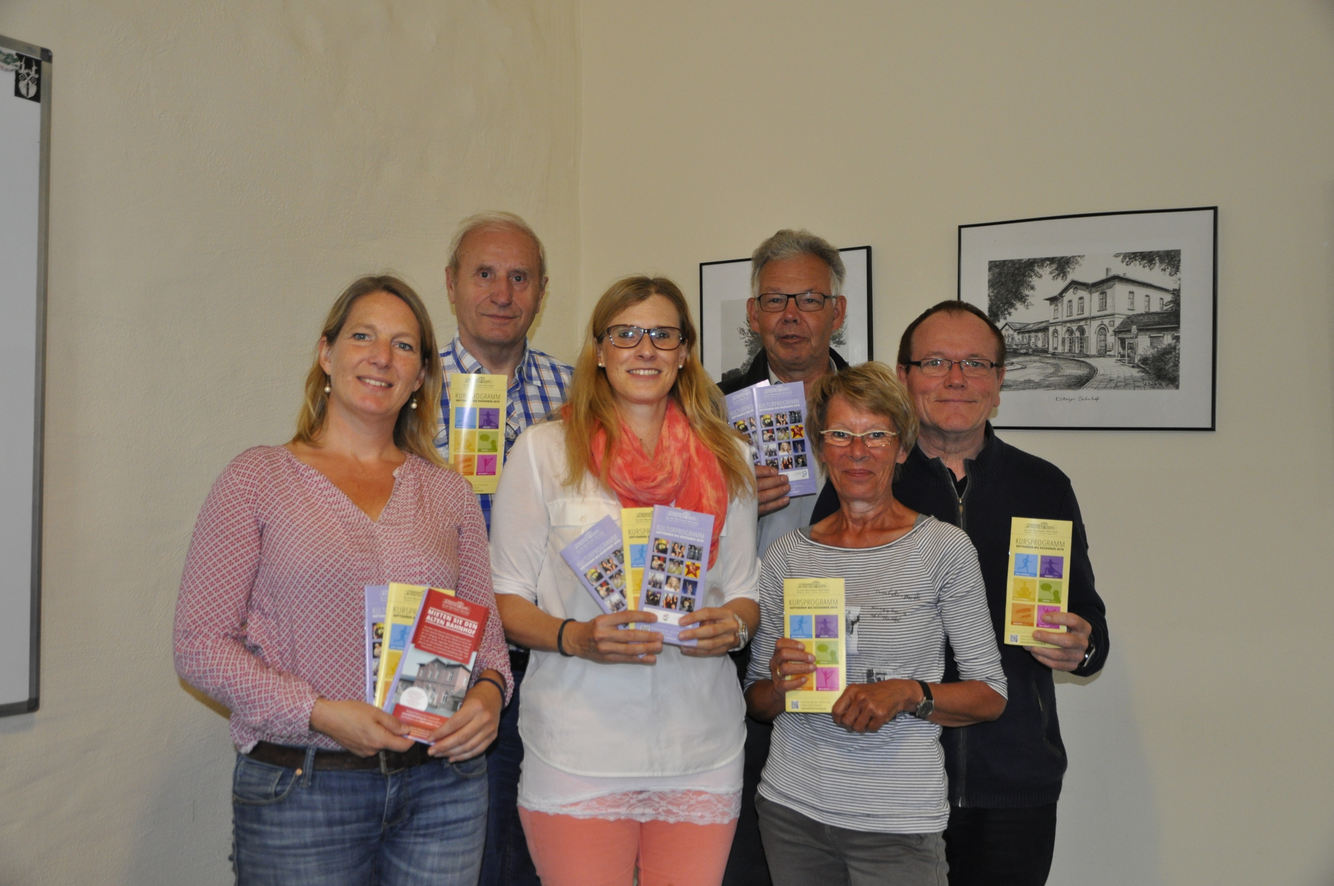 Die Interessengemeinschaft (IG) Bahnhof Kettwig hat das Programm für das zweite Halbjahr vorgestellt (v.l.): Carolin Becher, Hartmut Ketteler, Angelika Henning, stellvertretender Vorsitzender Lutz Erbslöh, Angelika Laufhütte und Vorsitzender Wolfgang Lettow.