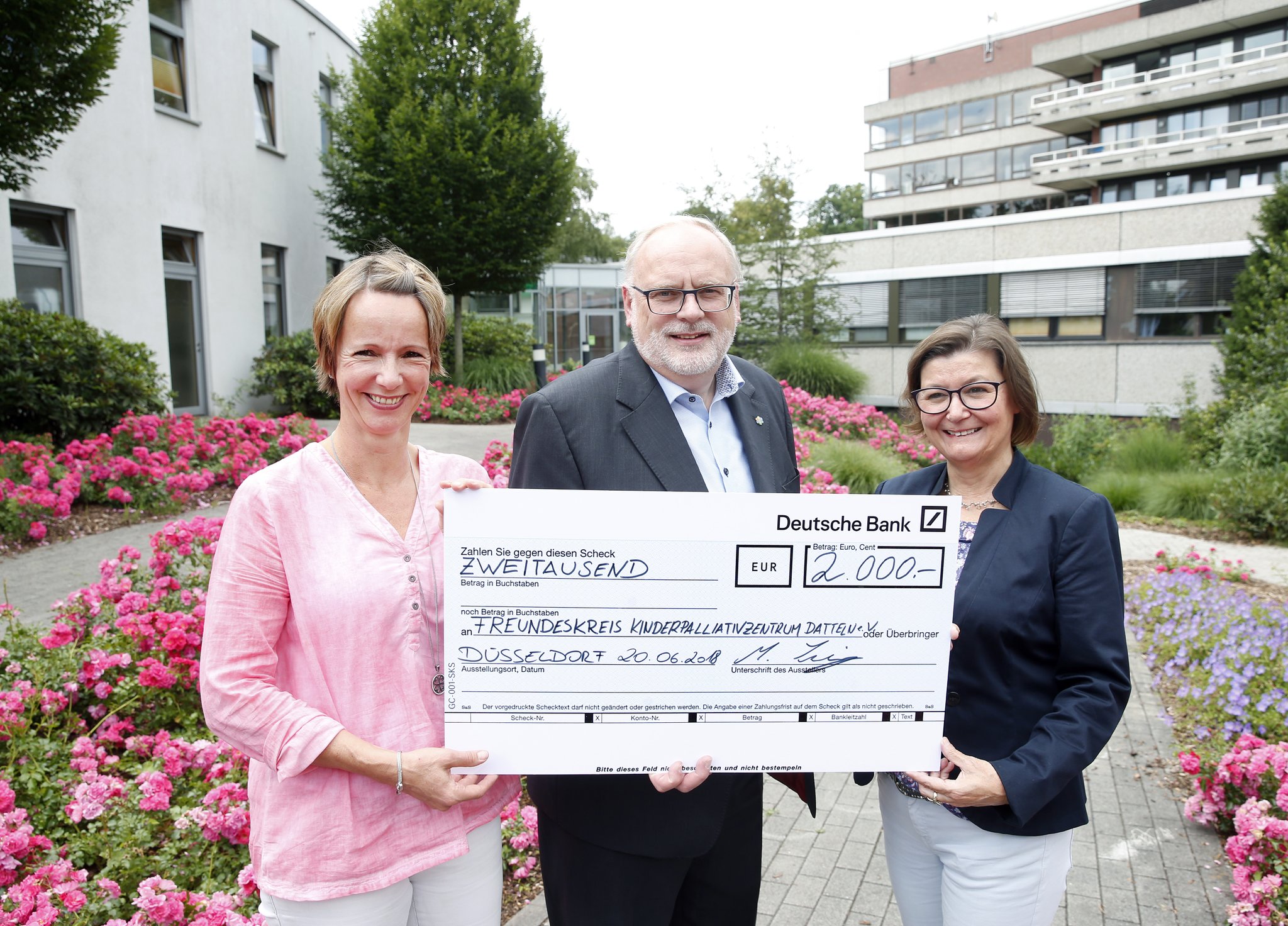 Datteln: Kinderpalliativzentrum Datteln e.V. freut sich über 2000-Euro ...