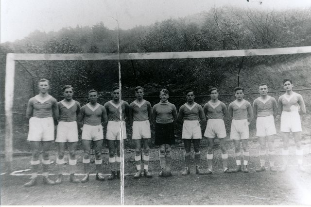 1. TV-Handballmannschaft (Handballmeister im 1. Bezirk 1935). | Foto: TV Hasperbach