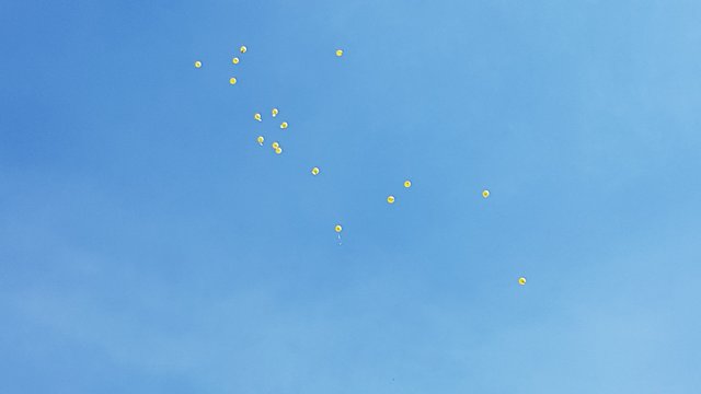 Tag der offenen Tür Adventgemeinde Moers 2017 mit Luftballonaktion "Kinder-helfen-Kindern"
