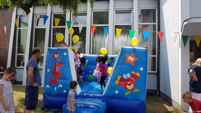 Tag der offenen Tür Adventgemeinde Moers 2017 mit Hüpfburg für die Kleinen