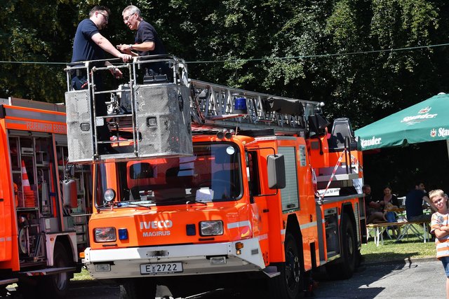 Beeindruckende Feuerwehrwagen am Brakeler Wald. 
Foto: Bangert