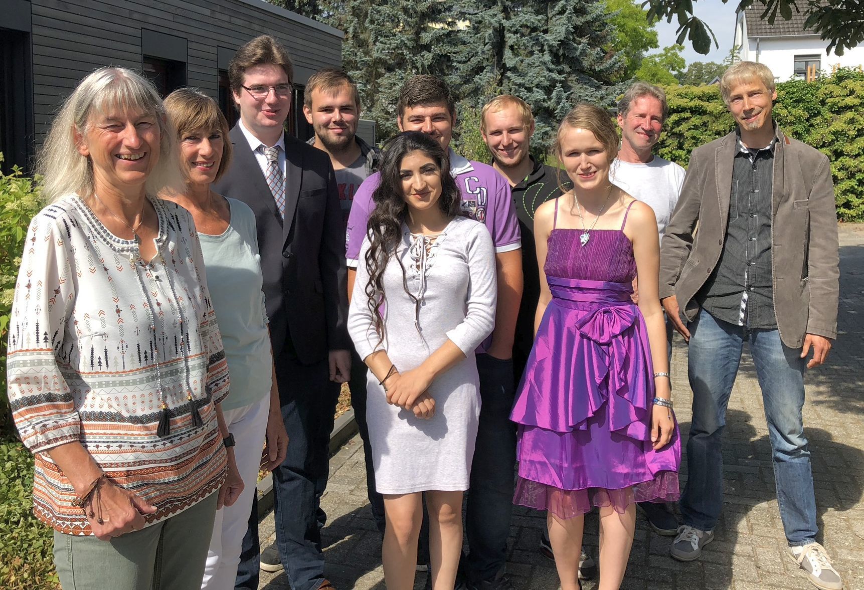 Azubis aus dem Kreis Kleve freuen sich über ihren Abschluss im Rahmen der kooperativen Ausbildung