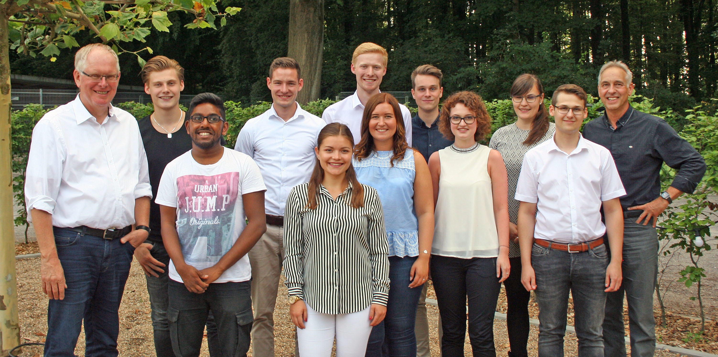Beste Abiturienten 2018: Landrat Cay Süberkrüb gratulierte Dominik Hofmann, Samuel Mariyarasa, Sebastian Rüter, Pauline Oberheim, Patrick Römgens, Christina Mura, Lennart Haase, Isabel Müller, Sarah Cornelius und Marvin Lazar gemeinsam mit Fachbereichsleiter Dr. Richard Schröder (v.l.)