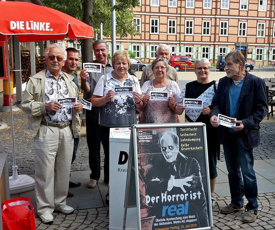Mitglieder der Partei DIE LINKE unterstützten den Schwarzen Freitag der Aktion gegen Arbeitsunrecht " in Wernigerode.
