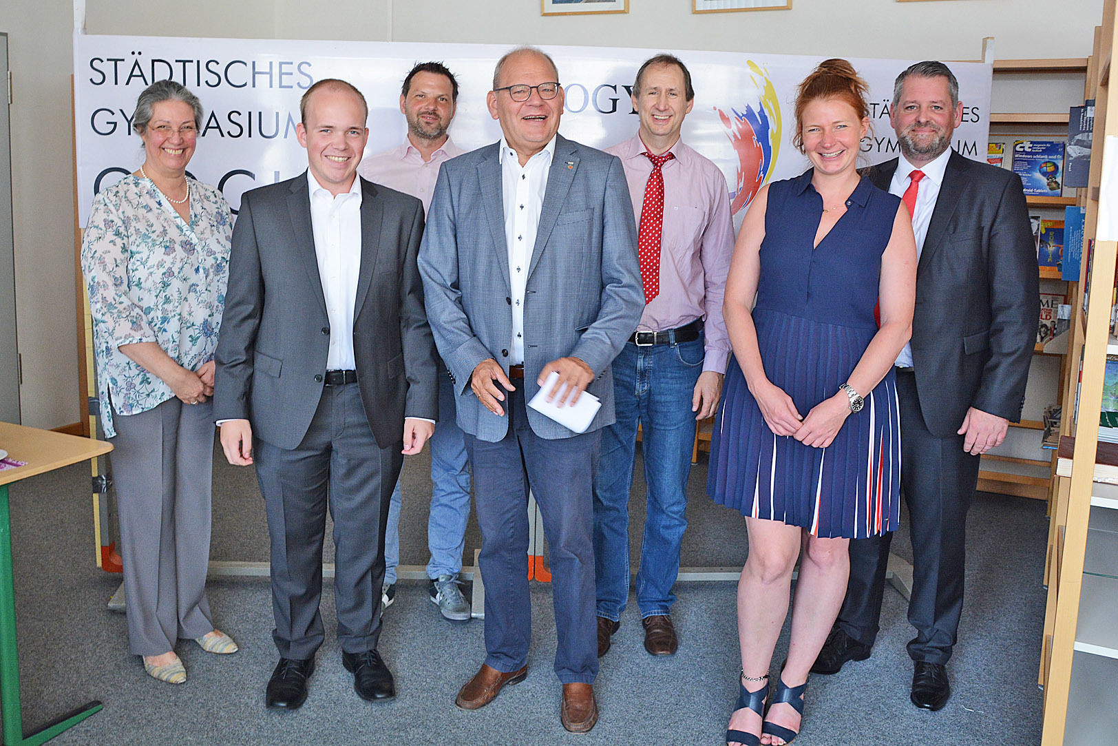 Bildung offensiv angehen wollen (von links): Katharina Maslow, Gilbert Wehmen, Dr. Robin Pflüger, Bürgermeister Ulrich Knickrehm, Dr. Christoph Peters, Kristina Derks und André Müller.Foto: Steve