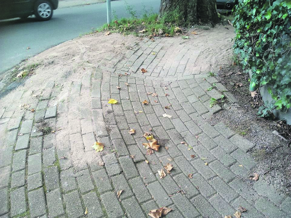 Die Zustände auf Kettwigs Gehwegen sind bürgerunfreundlich.