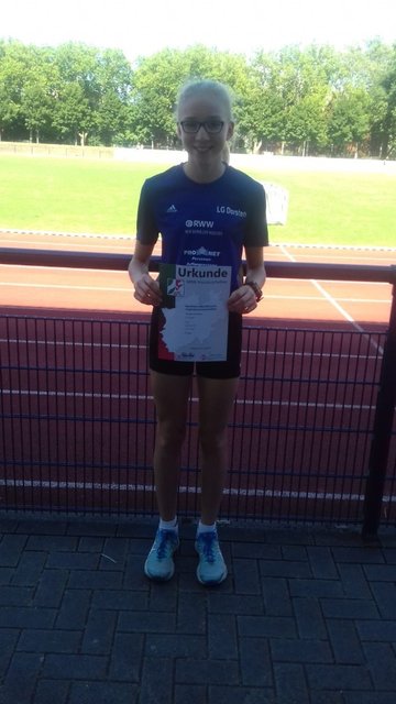 Theresa Brosthaus von der LG Dorsten wurde mit 2:21,74 min über 800 m Fünfte bei den NRW Jugendmeisterschaften in Duisburg.