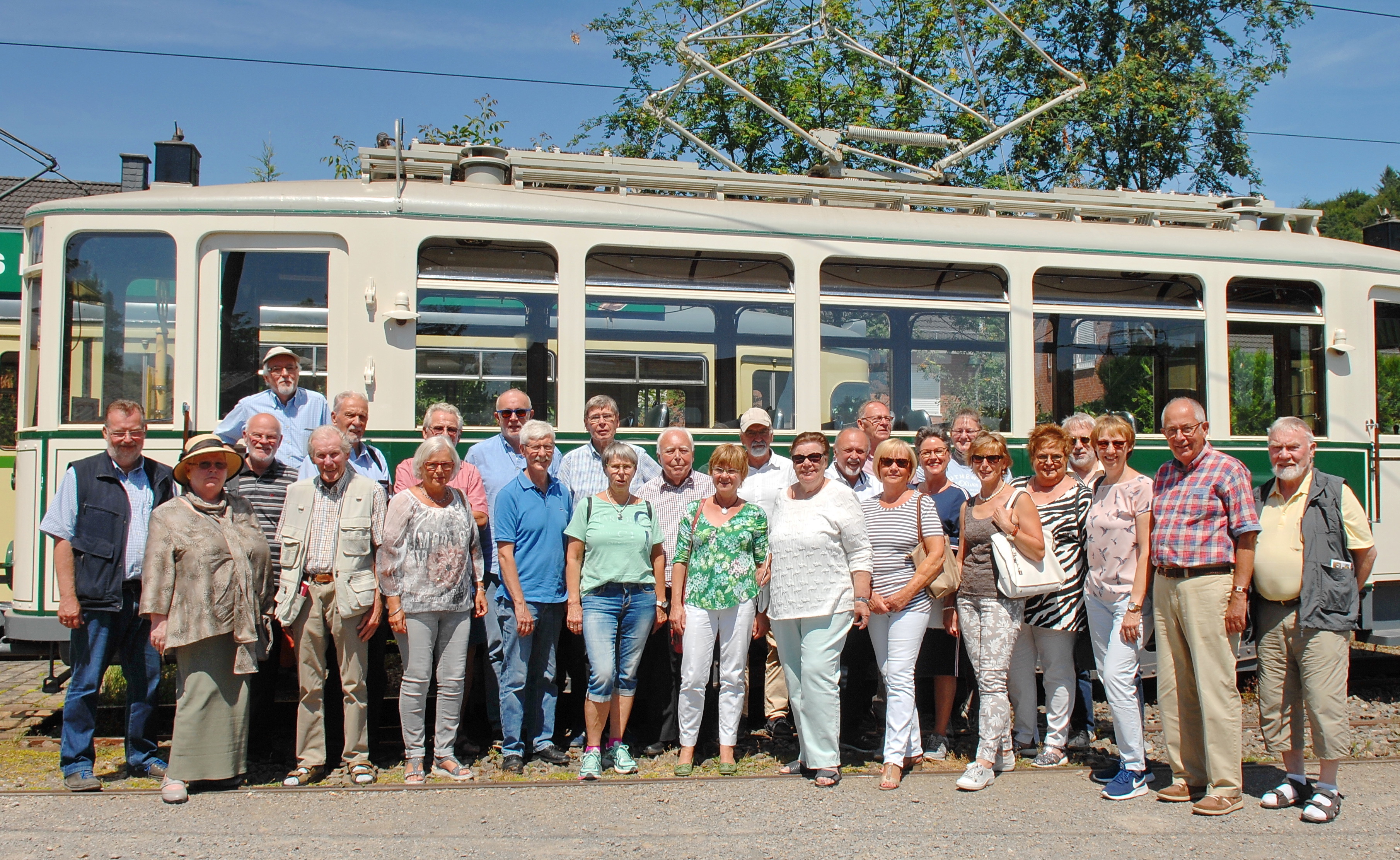 Die ehrenamtlichen Bürgerbusfahrer beim Betriebsausflug ins Straßenbahnmuseum Kohlfurt.