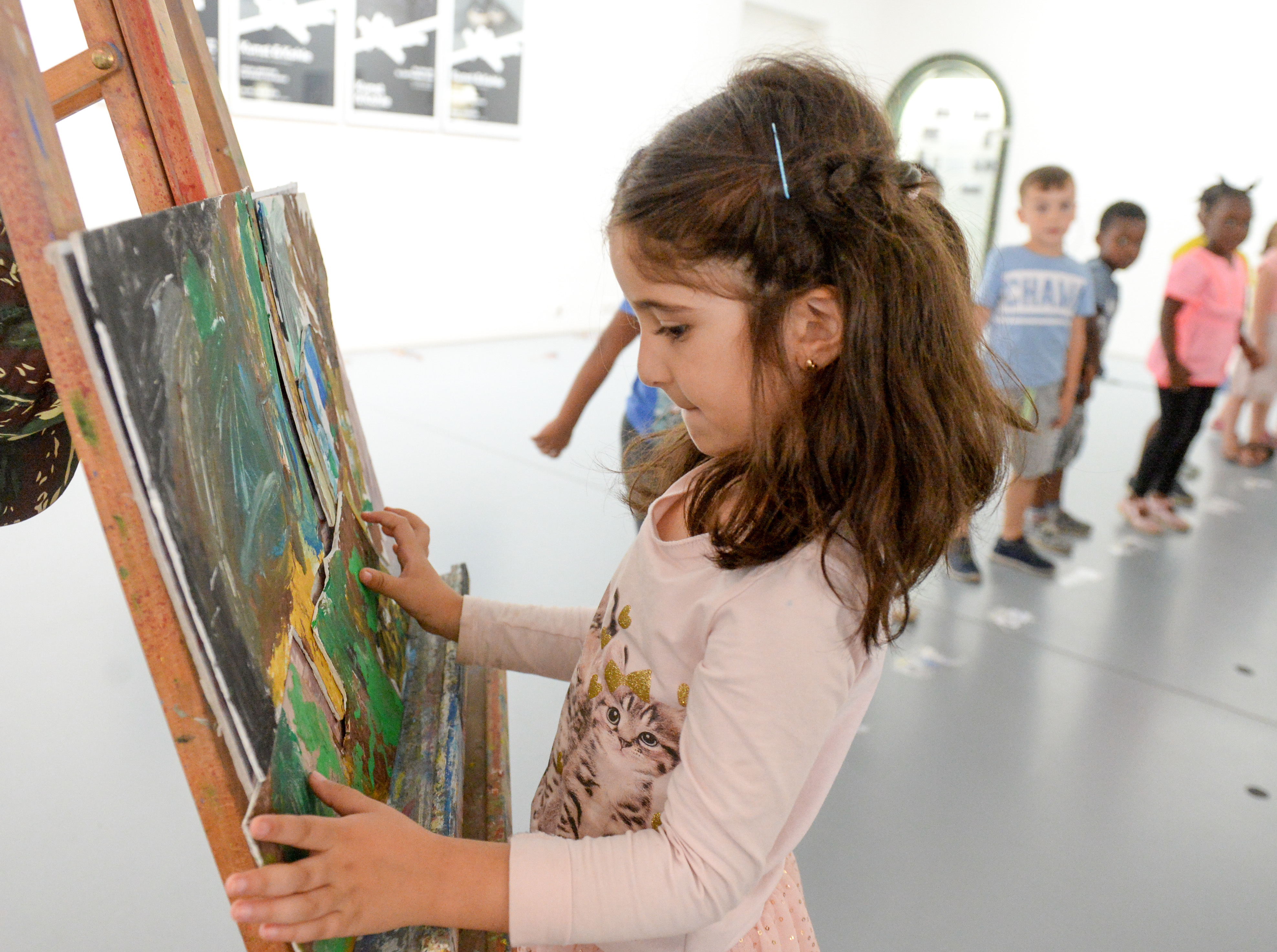 Viele der beteiligten Kinder wuchsen im Rahmen der künstlerischen Arbeit und der Aufführung über sich hinaus.