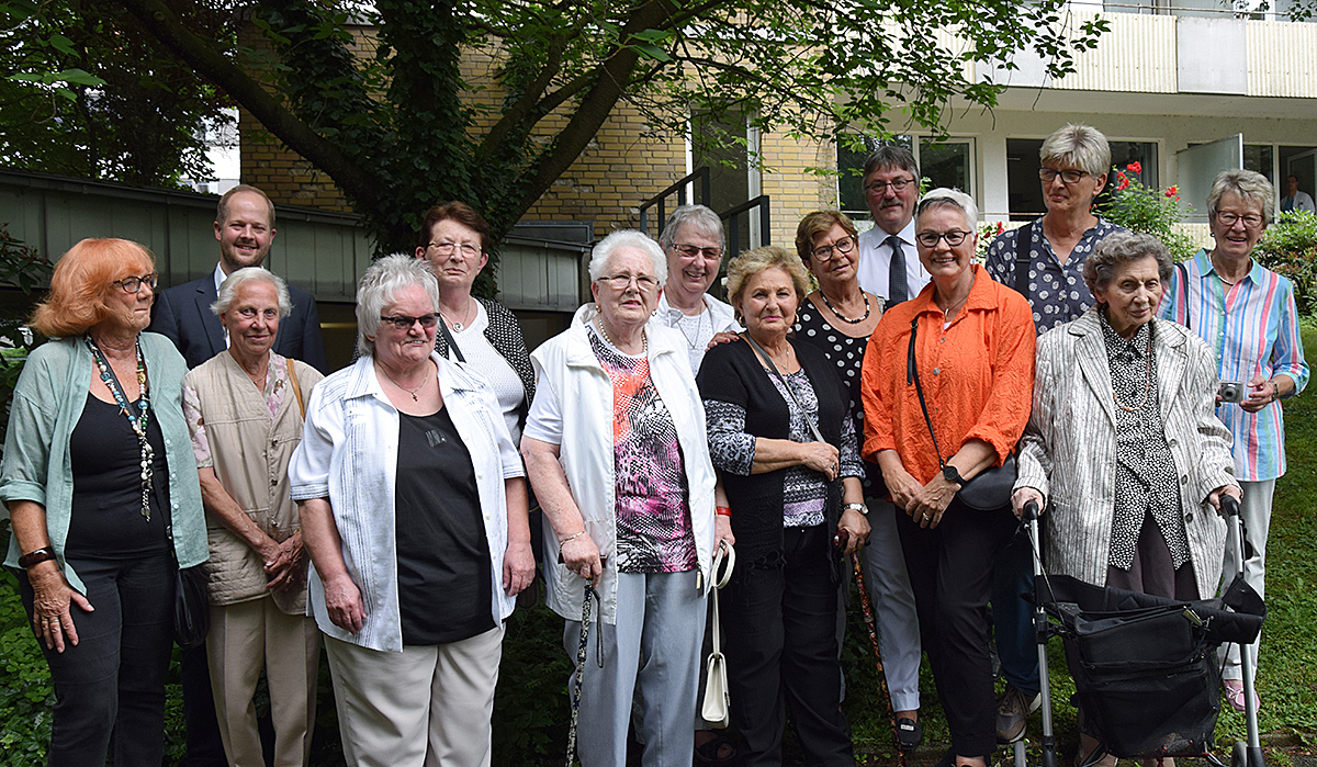 Die "Grünen Damen" im St.-Josefs-Hospital feierten 40-jähriges Jubiläum.