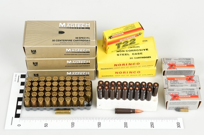 Auch Munition wurde sicher gestellt ... Foto: Polizei