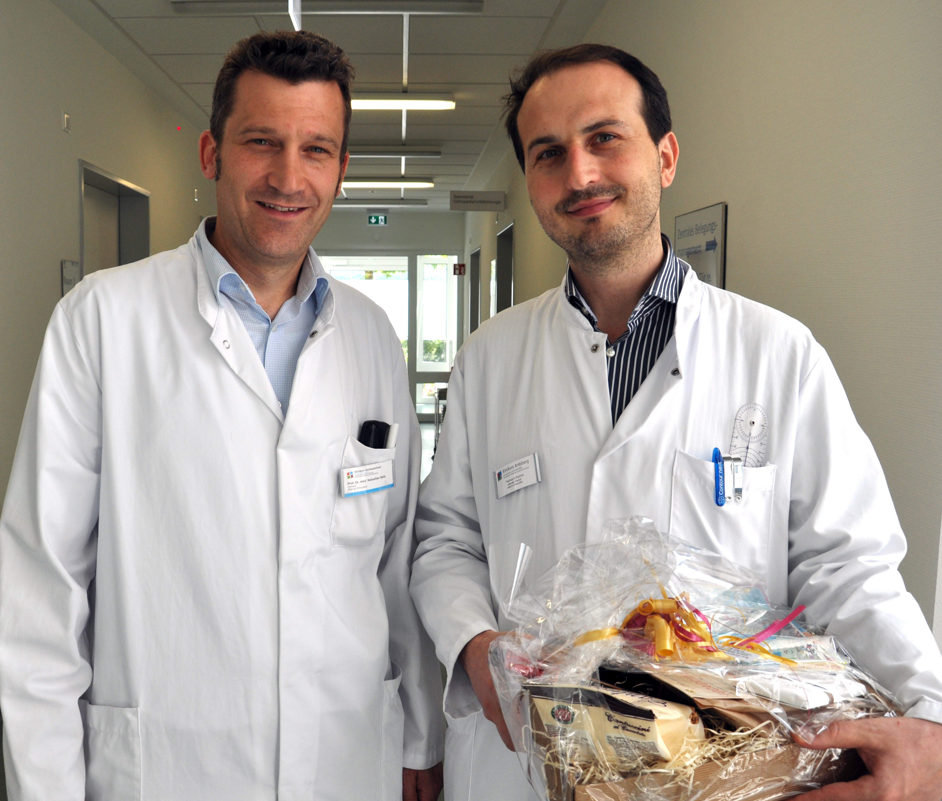 Chefarzt Prof. Dr. med. Sebastian Seitz (li.) mit dem leitenden Oberarzt Thomas Krithymos.