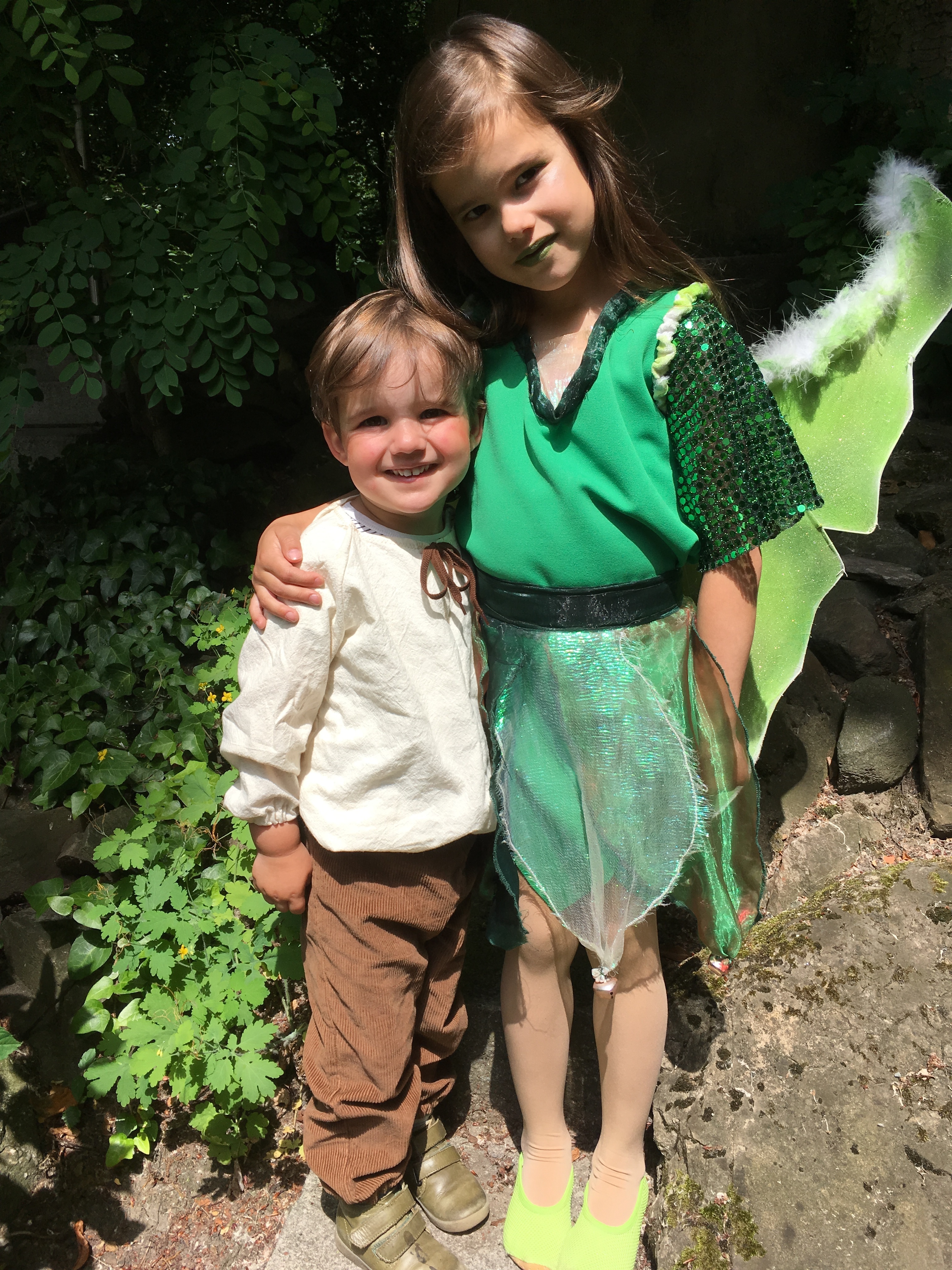 Paul (3) und Charlotte (7) spielen in "Shrek - das Musical" auf der Werner Freilichtbühne mit.