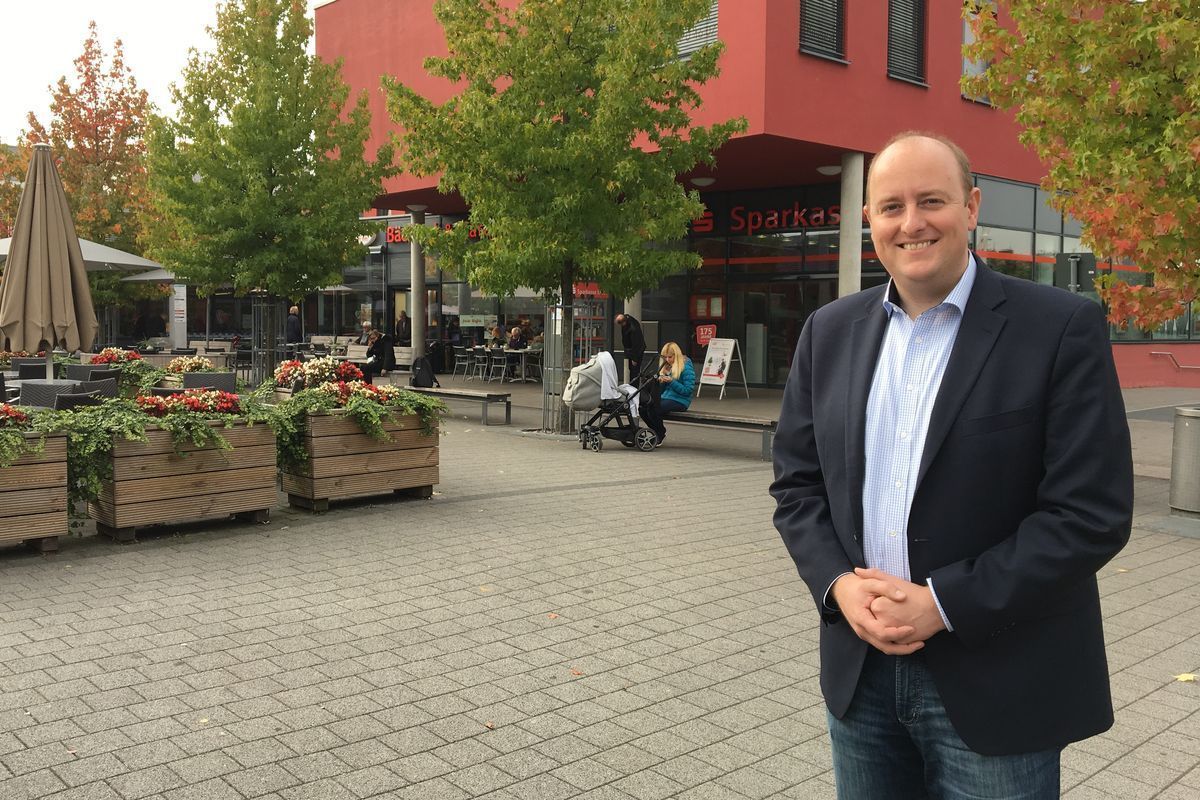 In verschiedenen Stadtteilen hat der CDU-Bundestagsabgeordnete Matthias Hauer bereits an den Seniorenspaziergängen teilgenommen.
