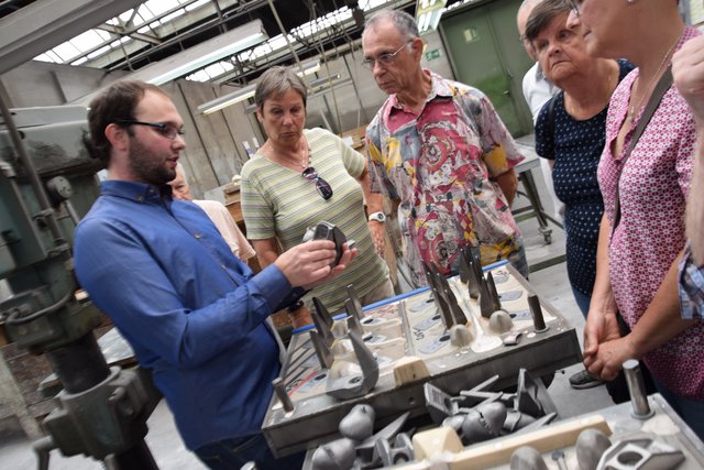 Kevin Knackert (l.) erklärte ebenso fachkundig wie geduldig und beantwortete unzählige Fragen der Besucher.