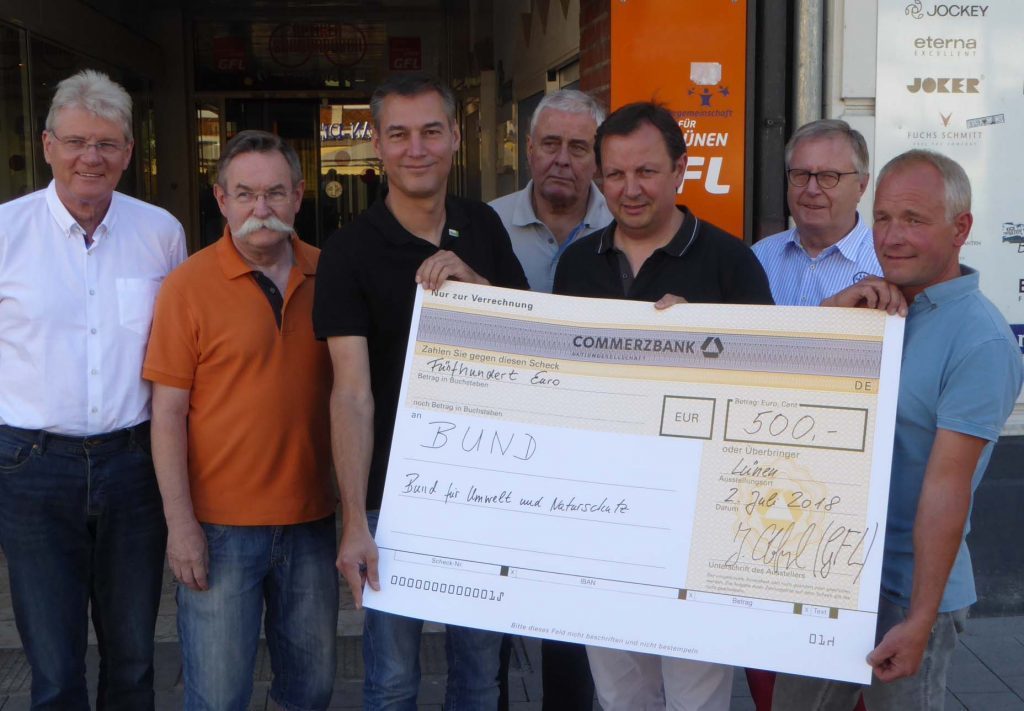GFL-Spendenübergabe an den BUND mit Hajo Bellmann, Dr. Ulrich Böhmer, Dr. Thomas Krämerkämper (BUND), Otto Korte, Prof. Dr. Johannes Hofnagel, Hans Peter Bludau und Andreas Dahlke (v.li.).