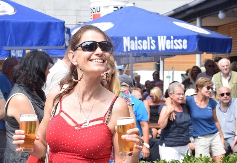 Das beste an heißen Tagen ist was kühles Blondes!