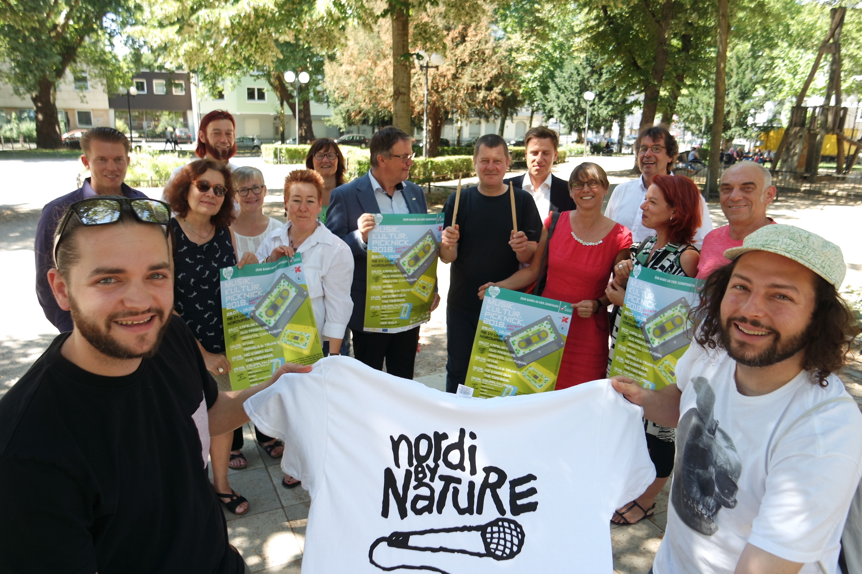 Zum Musik-Picknick laden im Sommer Bands, das Quartiersmanagement, Wohnungsunternehmen, die Stadterneuerung und das Kulturbüros auf dem Nordmarkt ein.