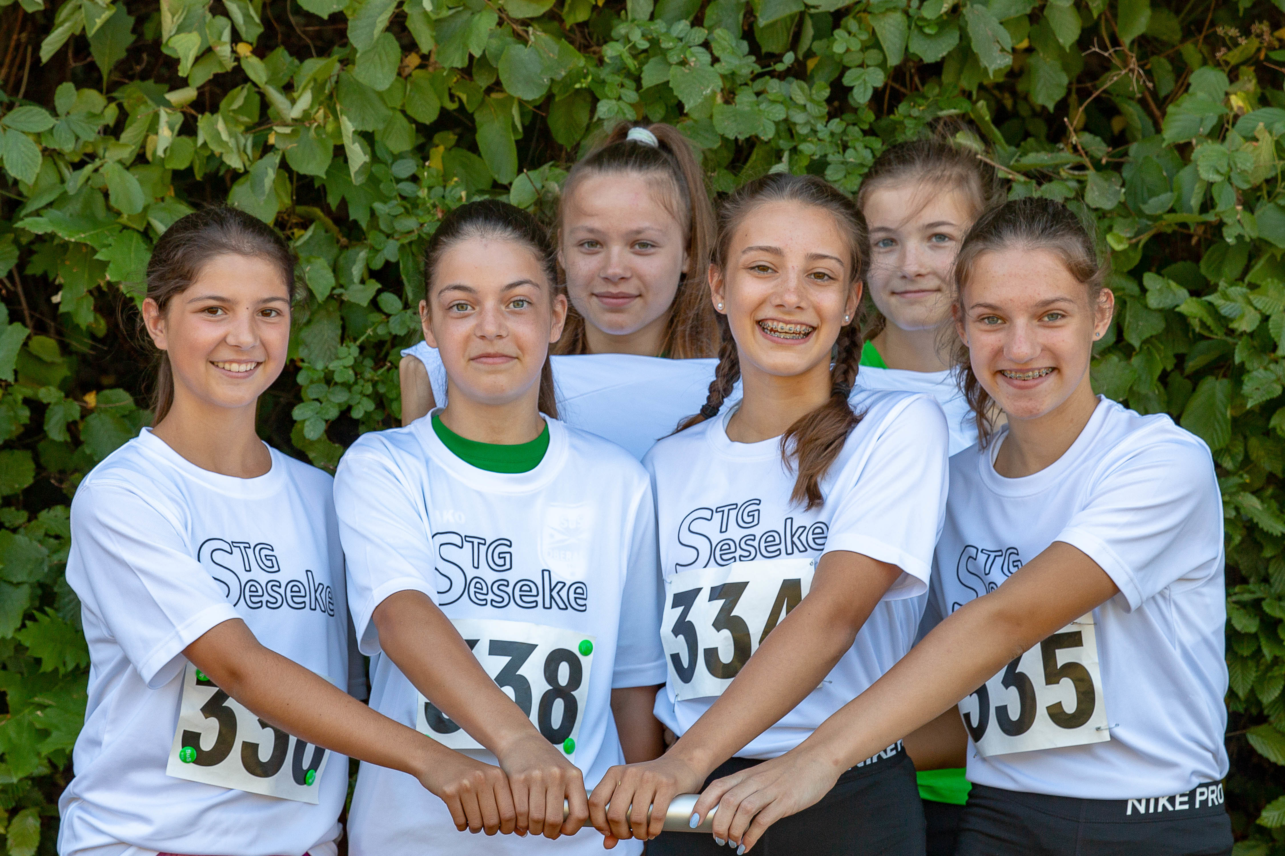 Die Startgemeinschaft Kamen mit (v. l.v.) Jagoda Wolanin, Laetitia Kleinhans, Zoe Schaffrath, Sara Ketzler und (v.h.l) Diana Downar sowie Hannah Eicke erreichten Platz 2.