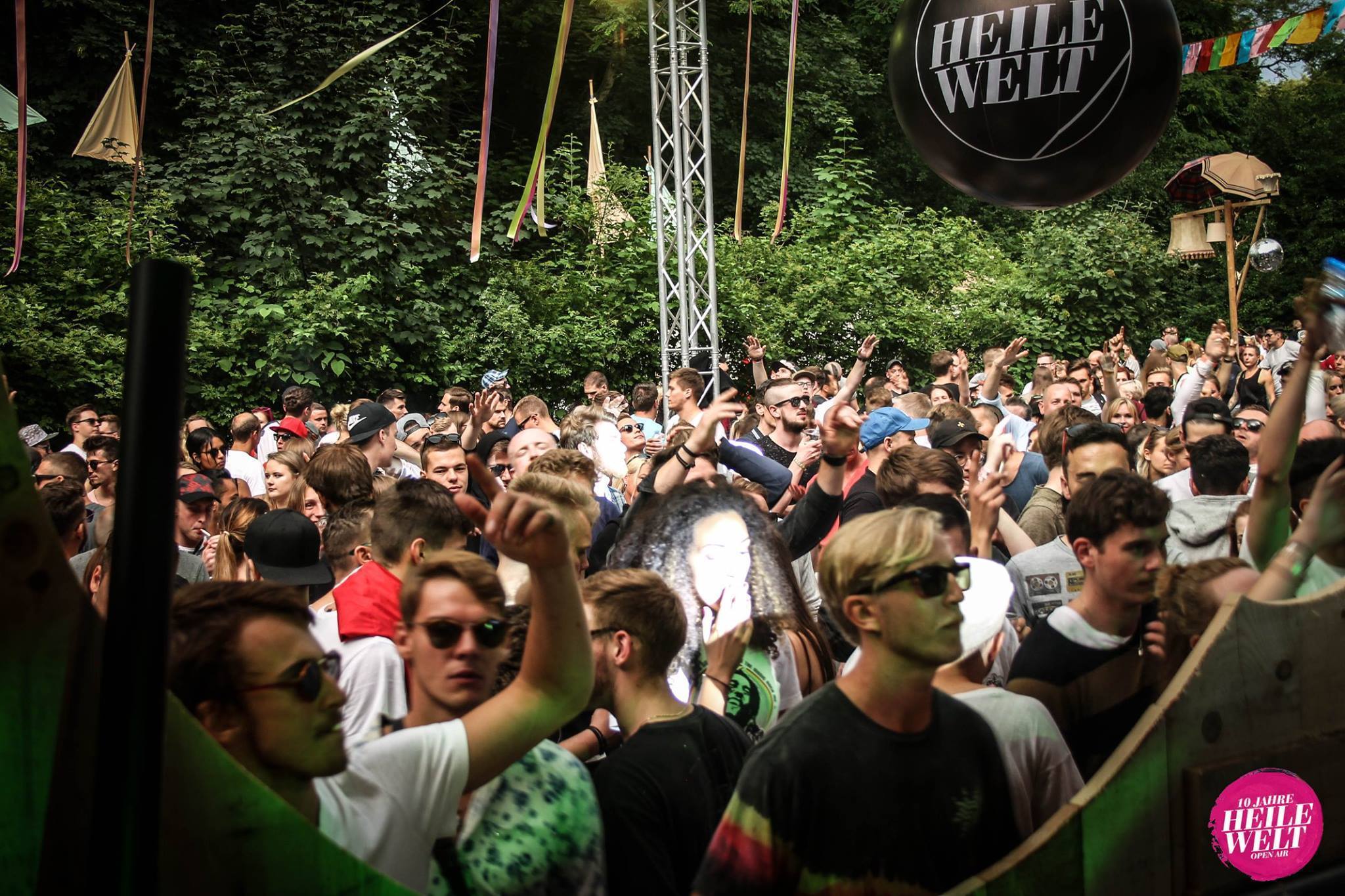 Elektronik-Fans grooven ausgelassen bei House- und Technosounds.