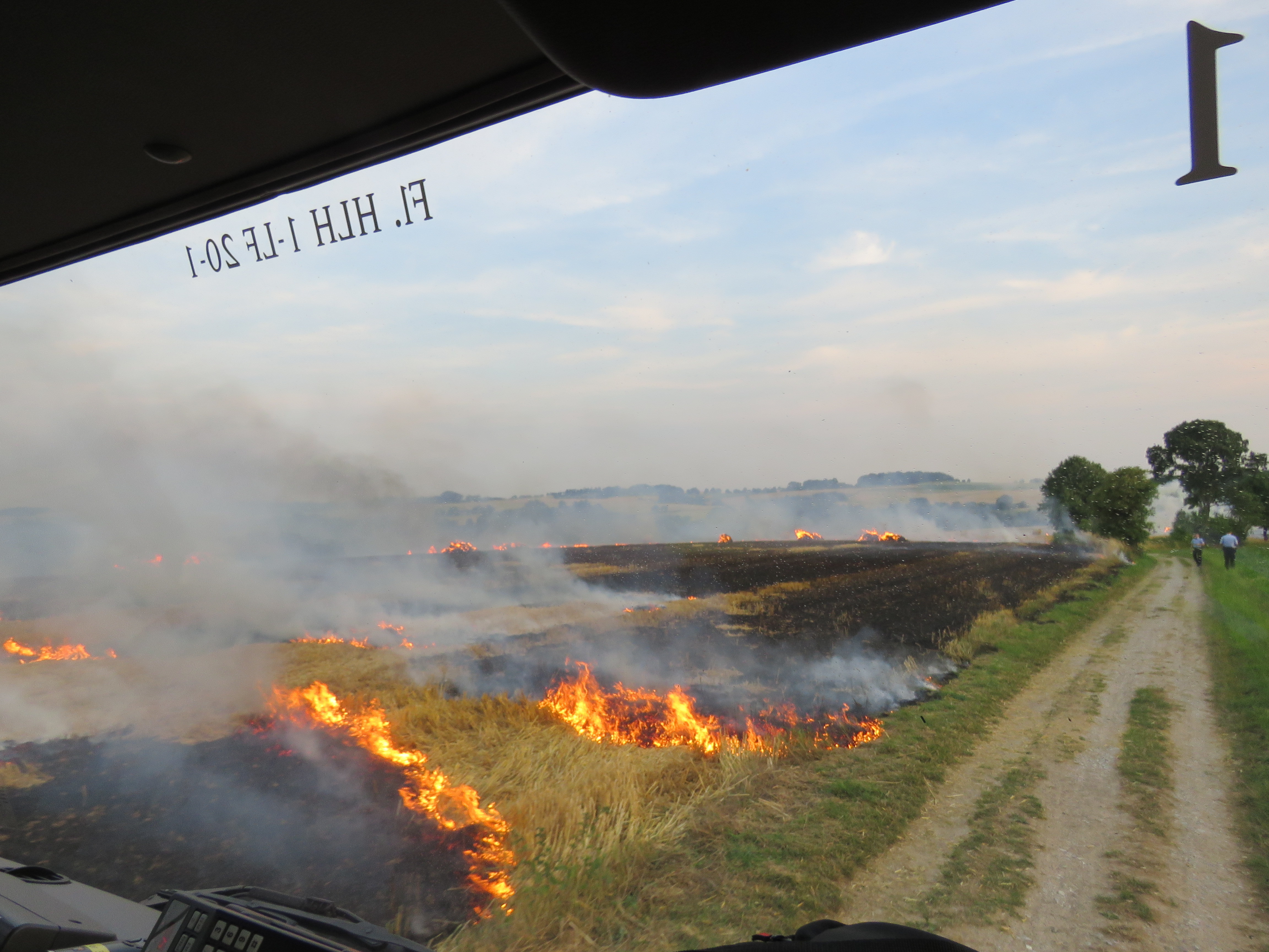 Im Juni kam es auf einem Feld an der Langenbügeler Straße zu einem Flächenbrand auf rund 600 Quadratmetern, der vermutlich durch eine landwirtschaftliche Maschine ausgelöst wurde.