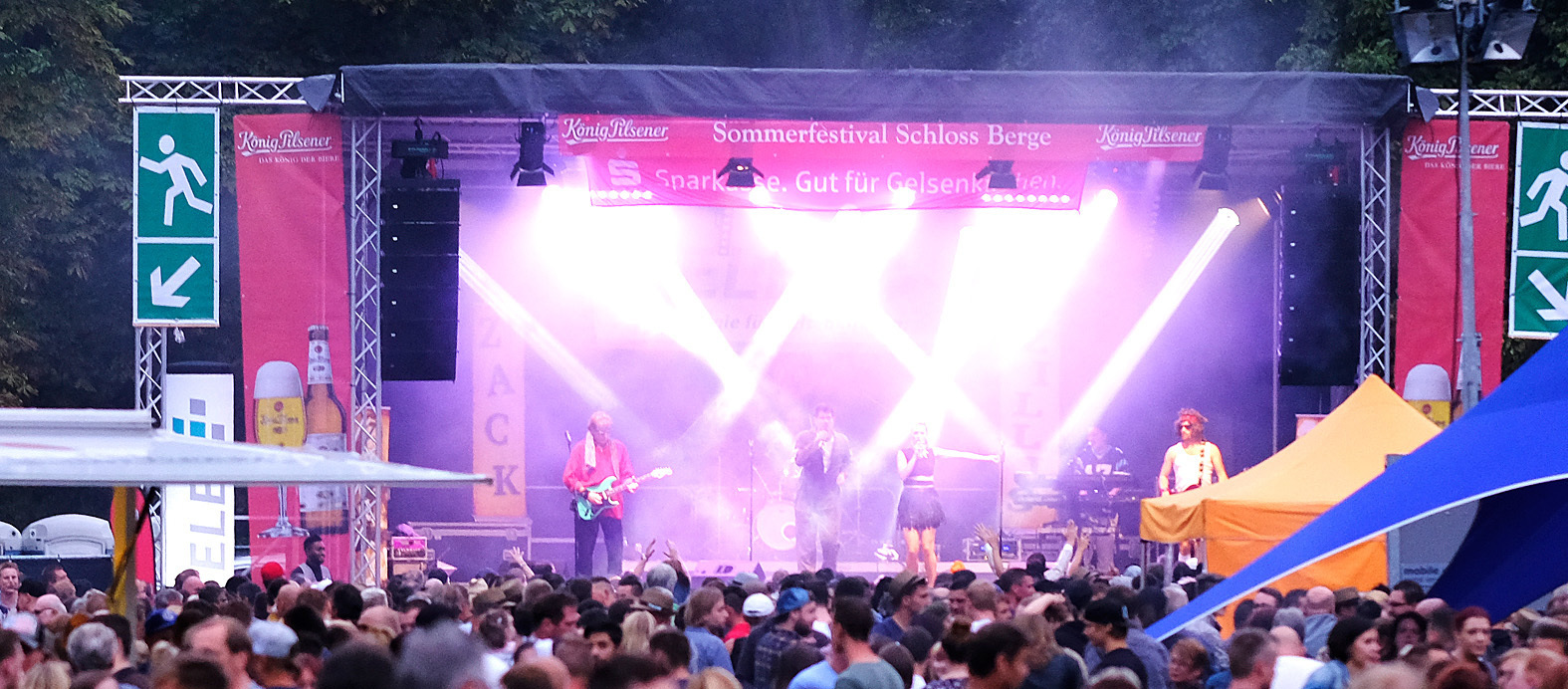 Party-Stimmung beim Schloss Berge-Sommerfestival: Dieses Jahr rocken Olaf Henning und "The Weather Girls" die Bühne. Foto: Michael Grosler/M&M Sommerfestival UG