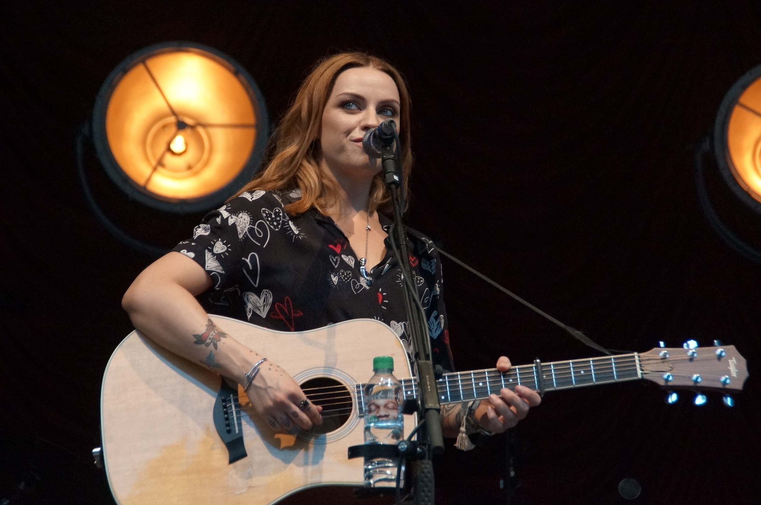Völlig begeistert von Amy Macdonald, der zarten Schottin mit der Powerstimme, war unser Fantastival-Reporter Dirk Schönborn: "Ihre sympathische Art zog die Besucher des ausverkauften Burgtheaters voll in ihren Bann - 90 Minuten, für mich einer der schönsten Fantastival-Abende."