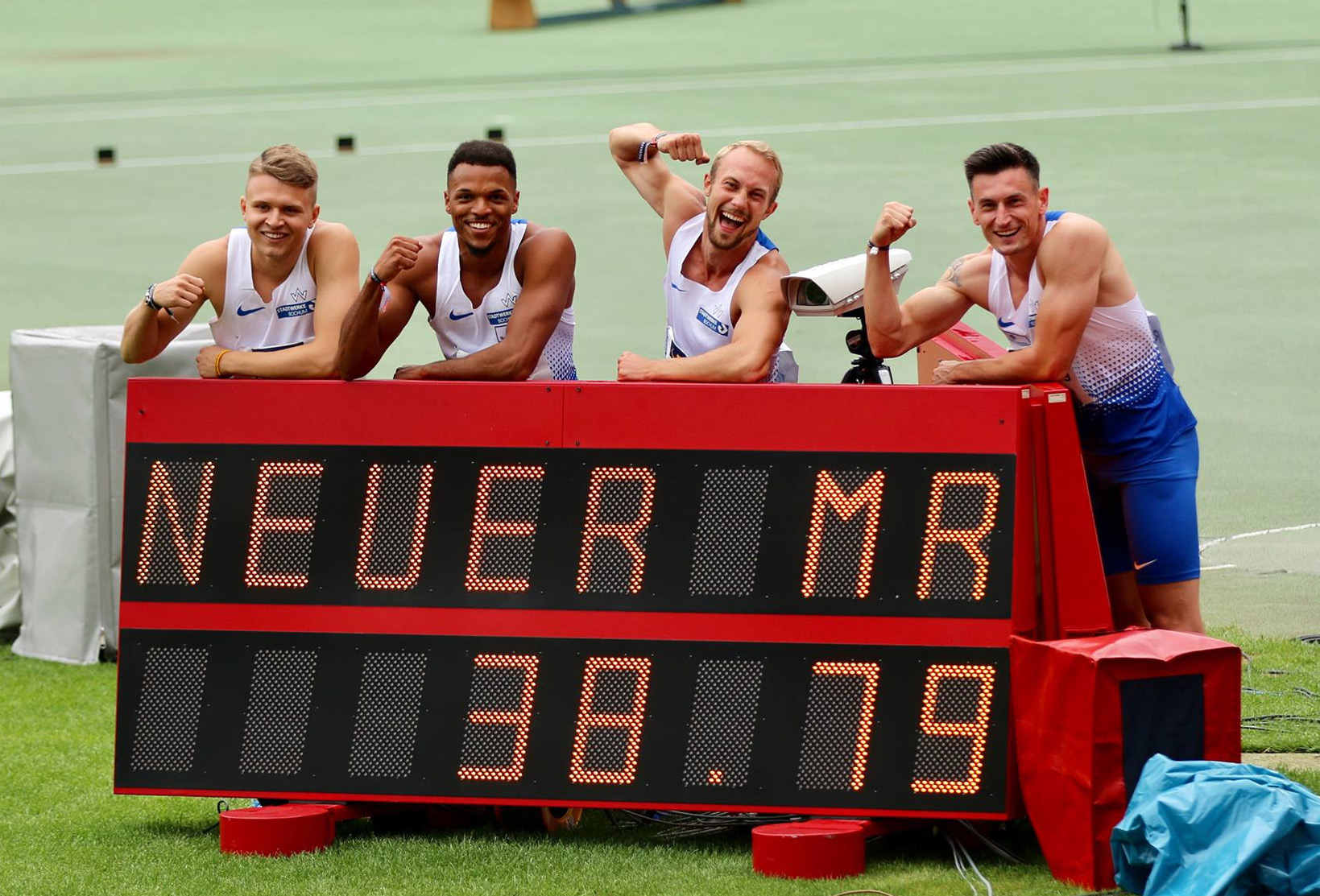Holten Gold und rannten Deutschen Rekord für Vereinsstaffeln (v.l.): Philipp Trutenat, Robin Erewa, Maurice Huke und Robert Hering. Foto: TV 01