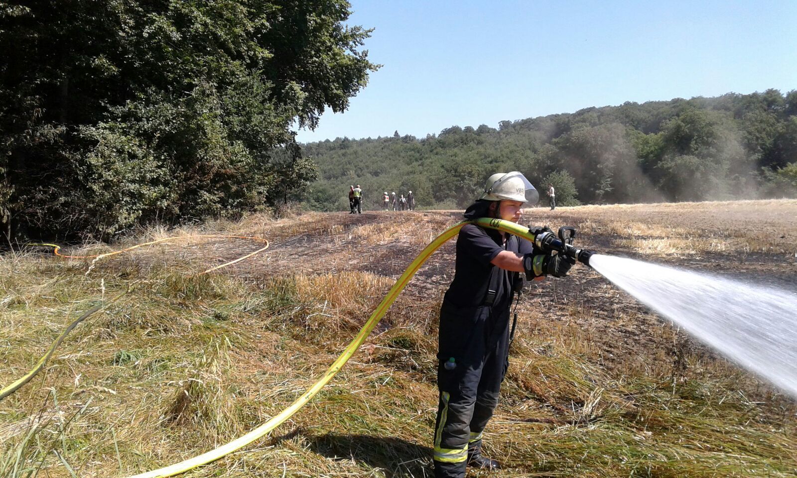Vor einigen Wochen musste die Feuerwehr am Kostenberg in Velbert löschen, hier brannte ein Stoppelfeld am Rande eines Waldes.