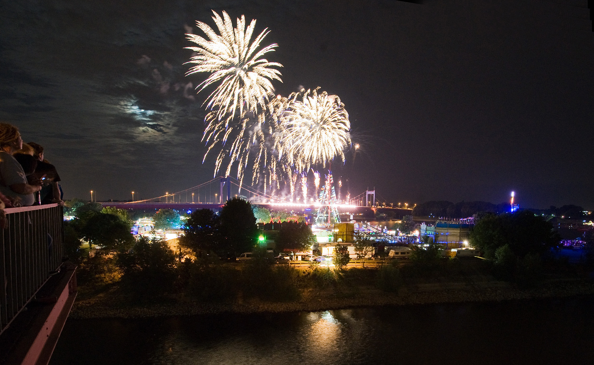 Das Feuerwerk am Freitagabend wird für Furore sorgen. Feuerwerker Sascha Tietze und sein Team brauchen zwei volle Tage zur Vorbereitung. Foto: Frank Preuß