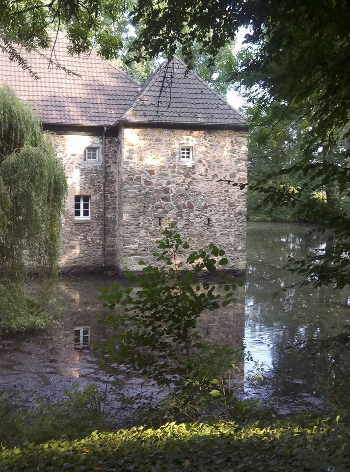 Aussenansicht Wasserburg Haus Graven