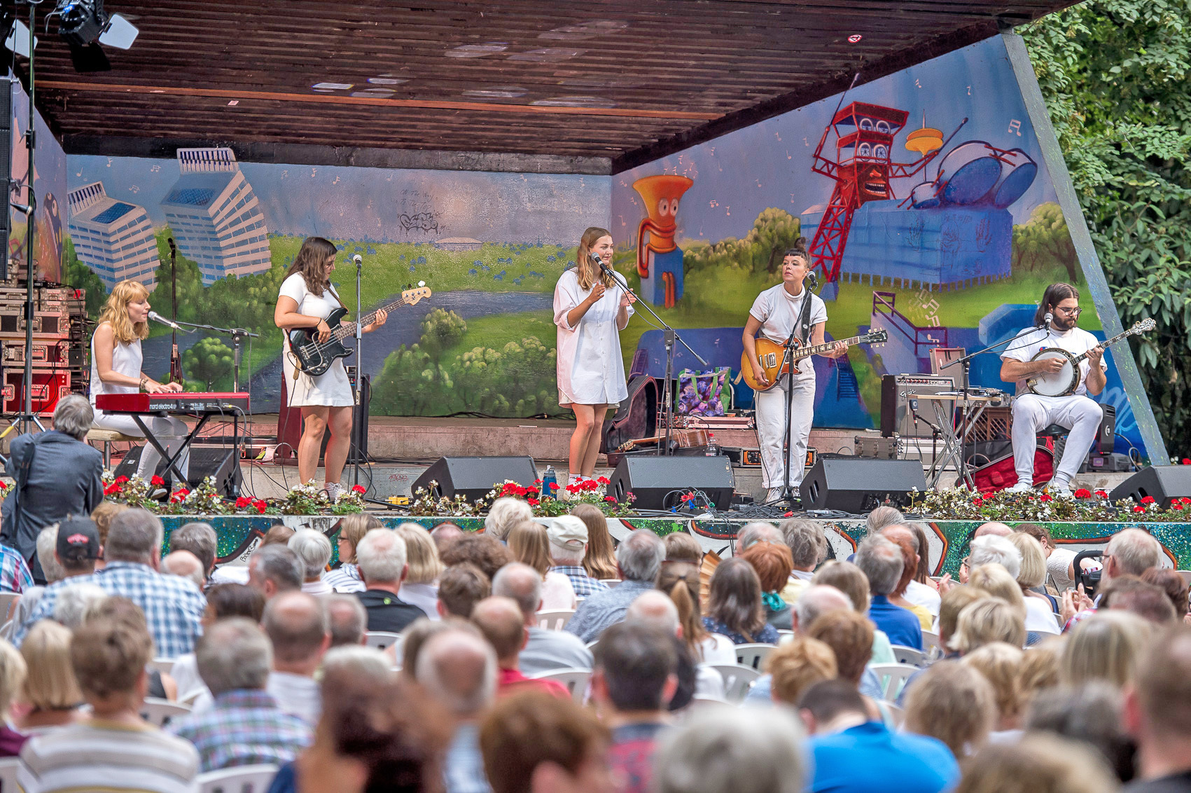 "Les Poules à Colin" sind eine Band, die sich auf kanadischen Folk und nordamerikanischen Old Time Feeling spezialisiert haben. Jazzige Elementen dürfen natürlich nicht fehlen.