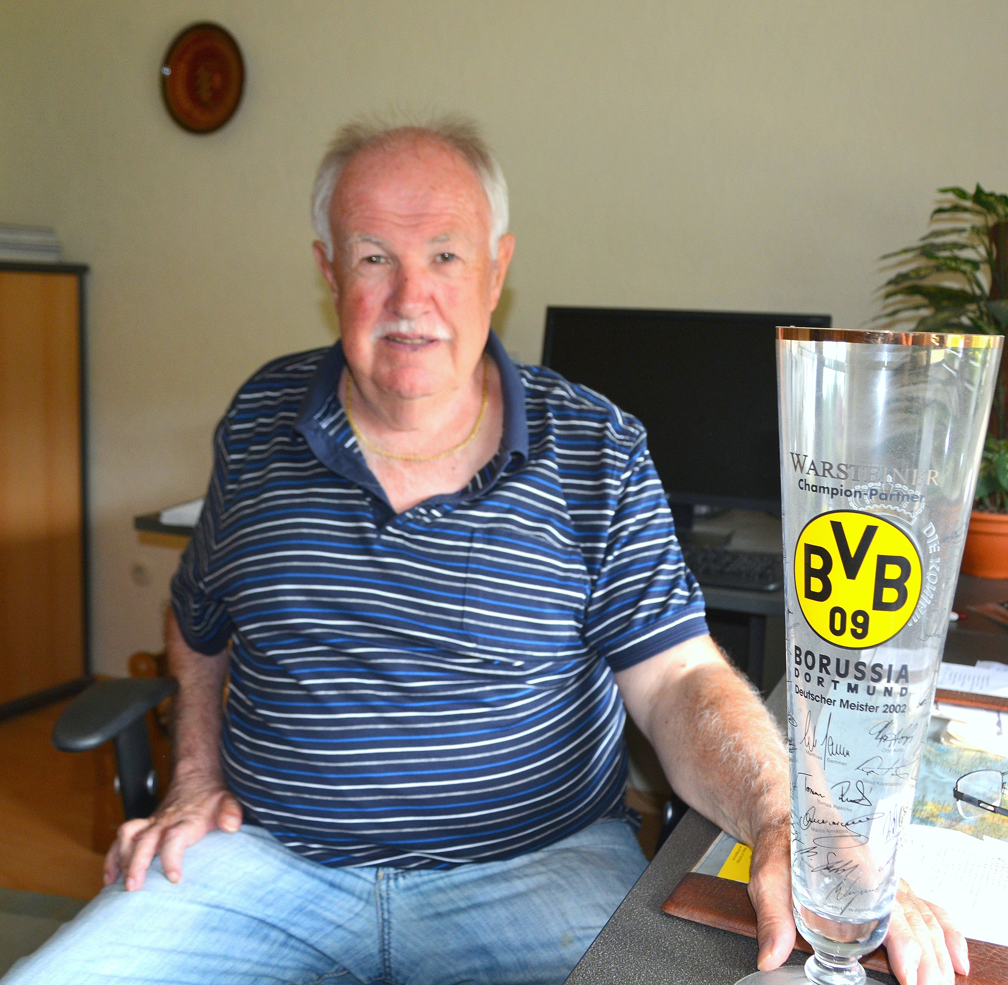 Heinz-Werner Hoffmann zeigt sich als Fan von Borussia Dortmund und hat dort auch schon einmal eine Weihnachtsfeier besucht. Foto: peb