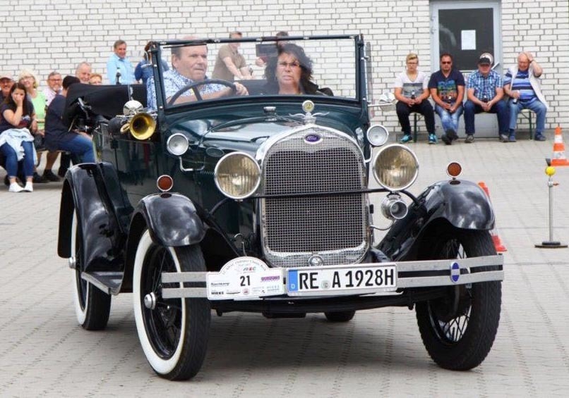 Besucher können 100 Oldies bewundern.