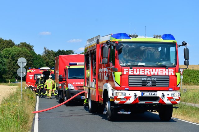 Mit einem Großaufgebot an Personal und Fahrzeugen war die Gladbecker Feuerwehr an der Scholver Straße im Einsatz. | Foto: Kariger/STADTPSPIEGEL Gladbeck