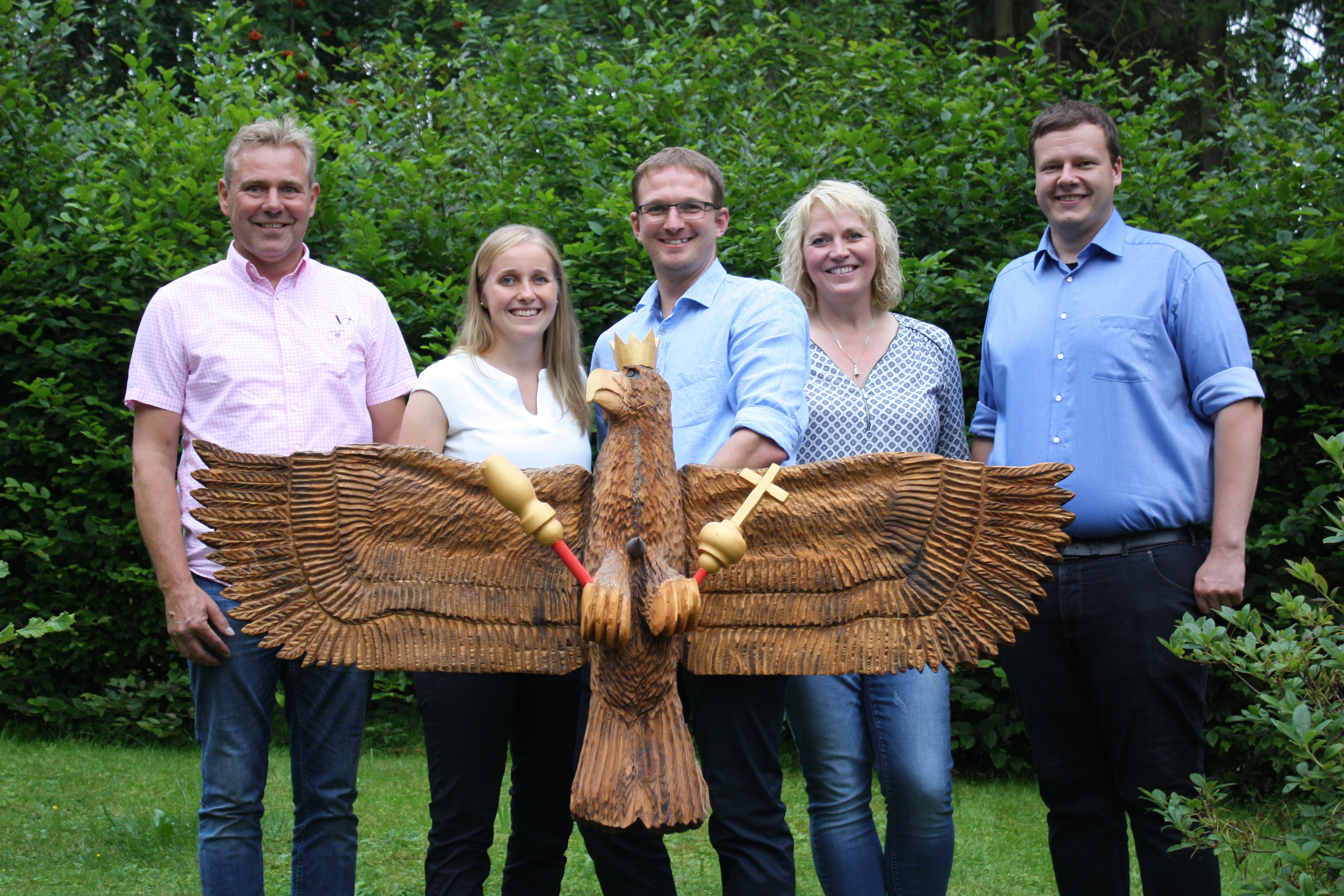 (v.l.) Stefan Hegemann, Kristin Midderhoff, Antonius Schmalor, Claudia Grote und Benjamin Hillebrand bei der Vogelabnahme.