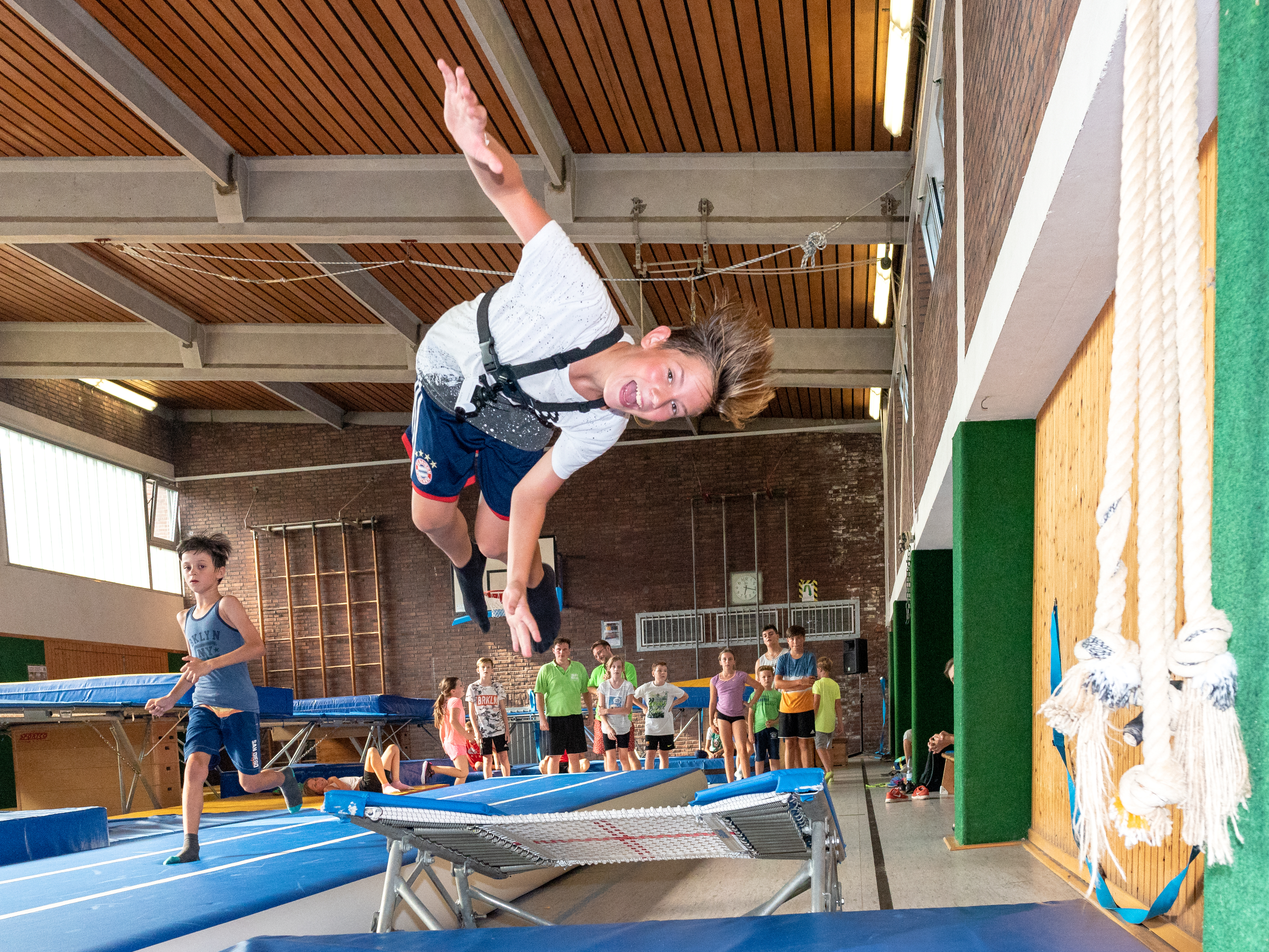 Kevin (12) haben wir mit einer Actioncam ausgestattet. Wer den Flug aus seiner Sicht erleben möchte, schaut sich das Video in diesem Beitrag an.