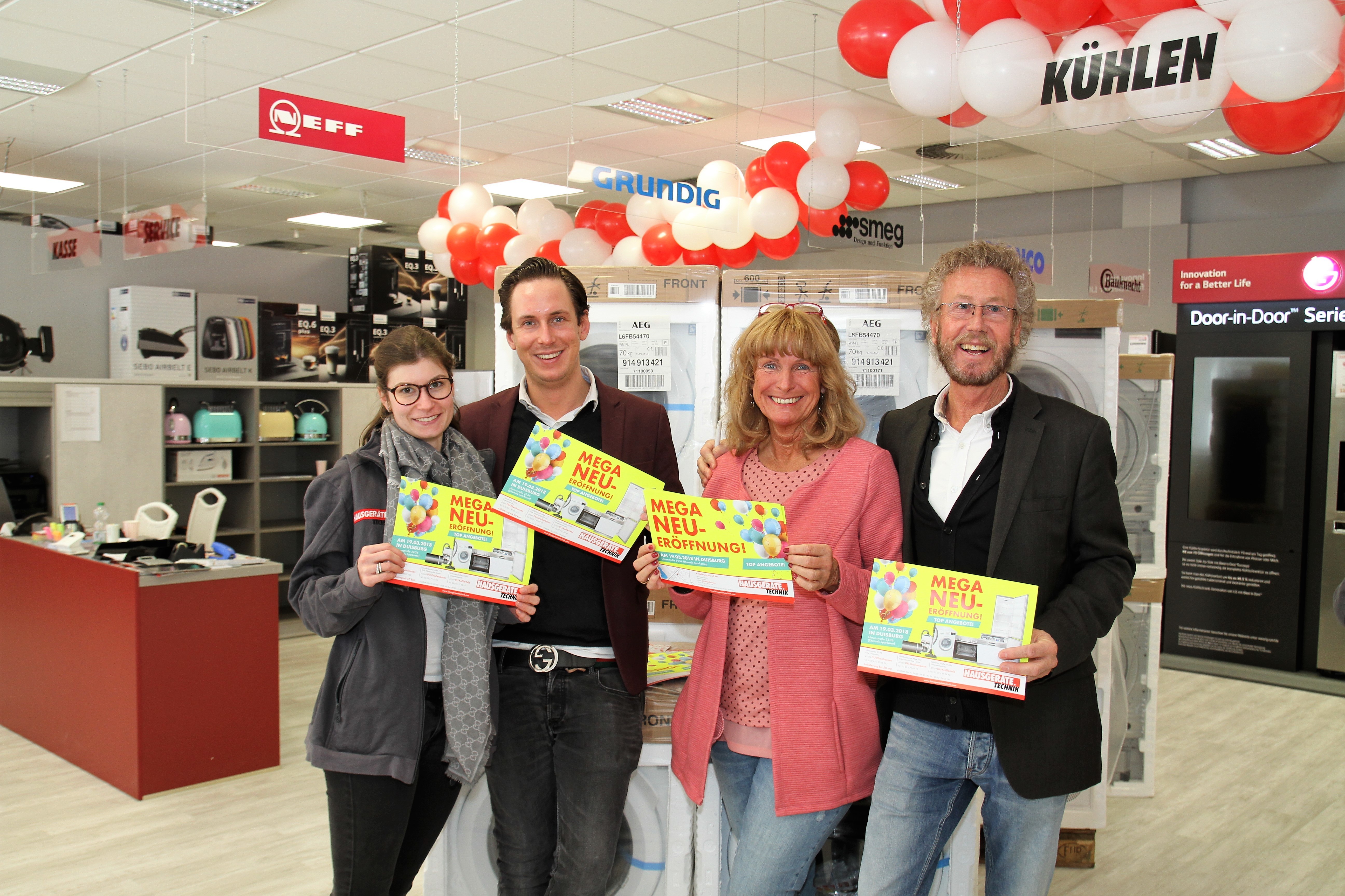 Zwei Generationen, drei Standorte, eine Erfolgsgeschichte: Bei der Eröffnung der neuen Filiale in Rheinhausen hatten Lara-Sue, Felix, Kati und Klaus Stemprock (v.l.) allen Grund zur Freude.
Foto Christian Wiemhöfer