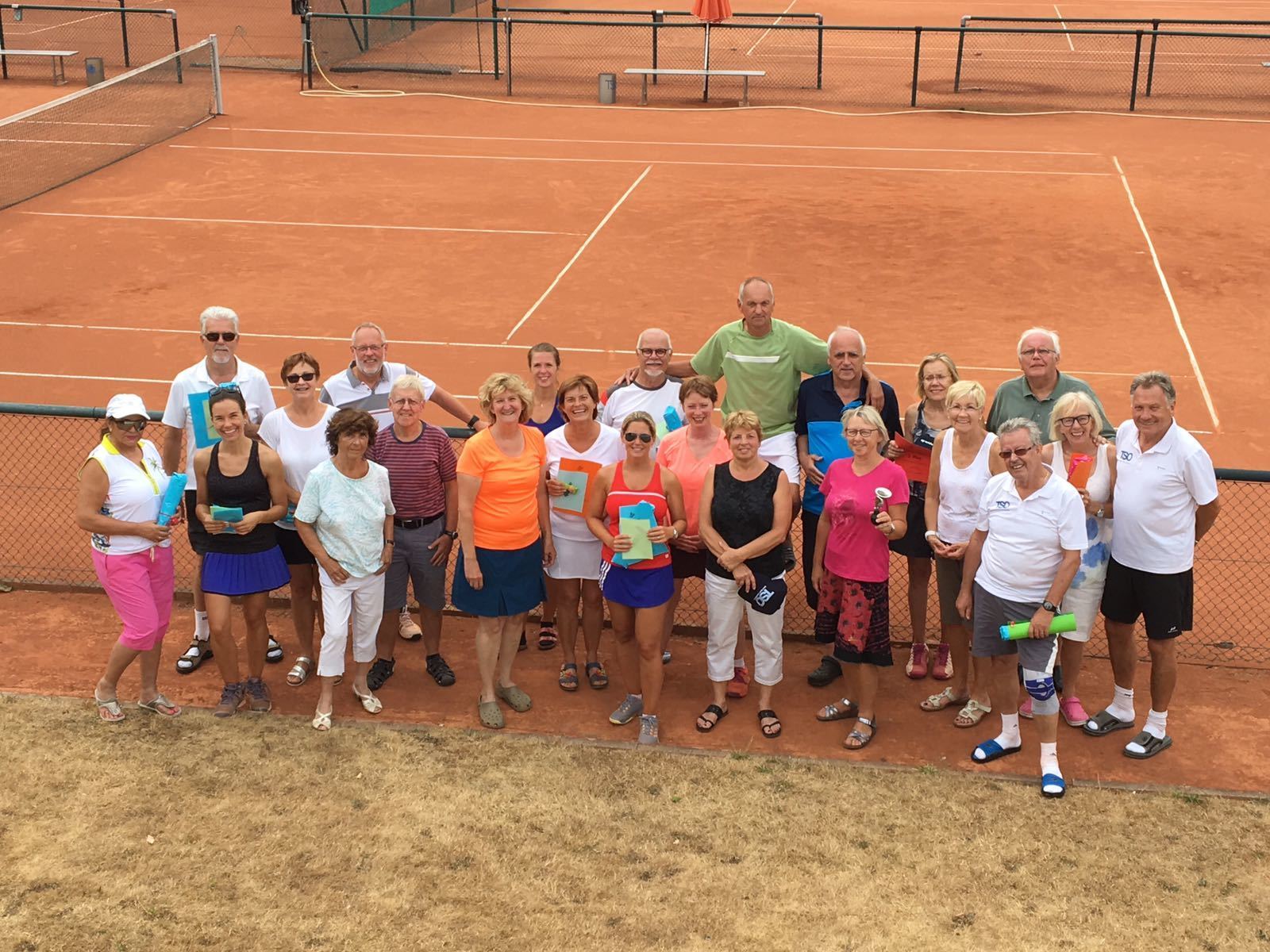 Die fröhliche Truppe nach dem Mixed-Turnier.