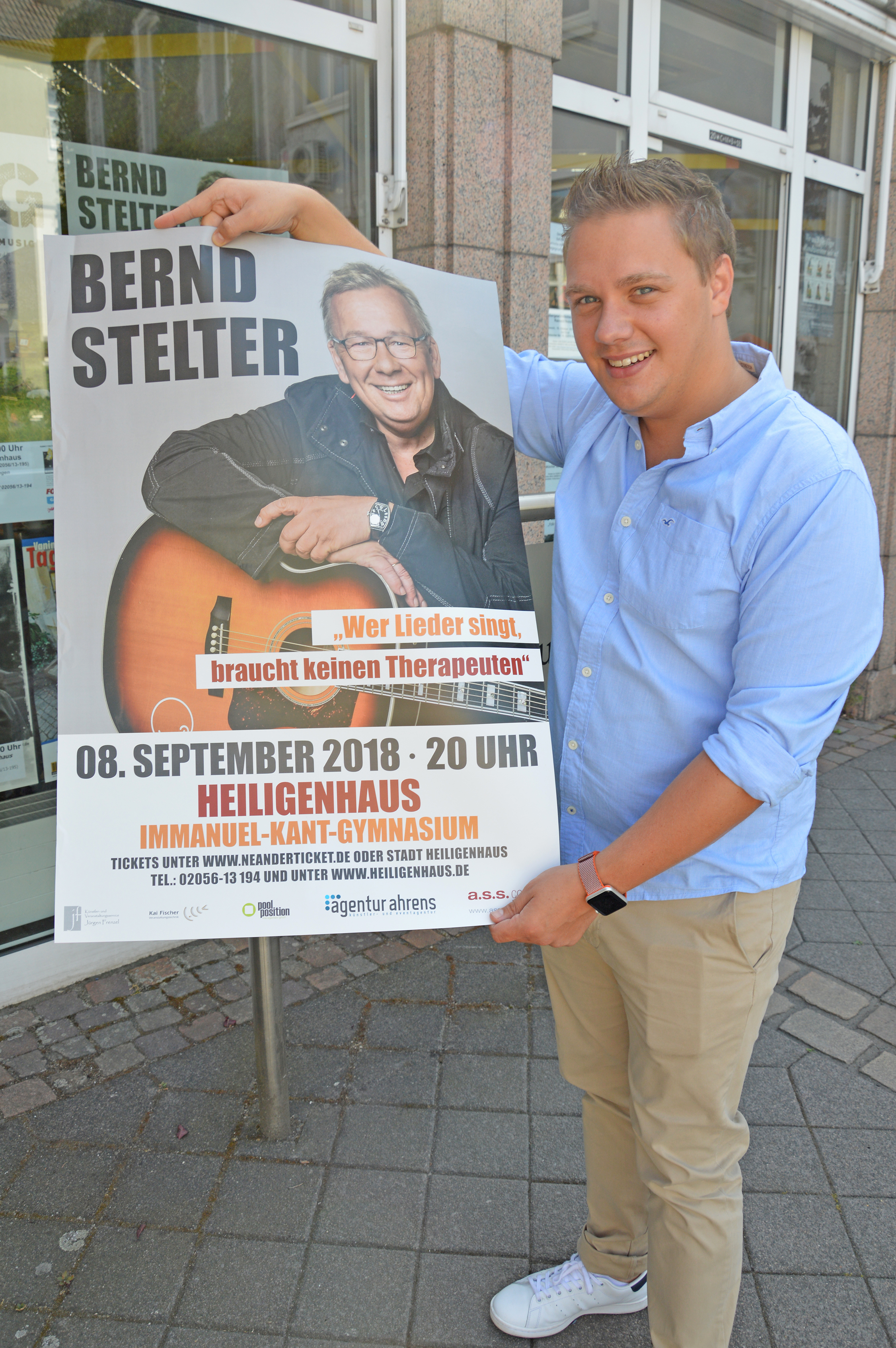Michael Gerhold war diese Woche zu Gast im Heiligenhauser Kulturbüro. Dort erläuterte der Manager von Bernd Stelter, warum der bekannte Künstler so gerne in Heiligenhaus auftritt und warum sich sein aktuelles Programm "Wer Lieder singt, braucht keinen Therapeuten" von seinen bisherigen Auftritten unterscheidet.