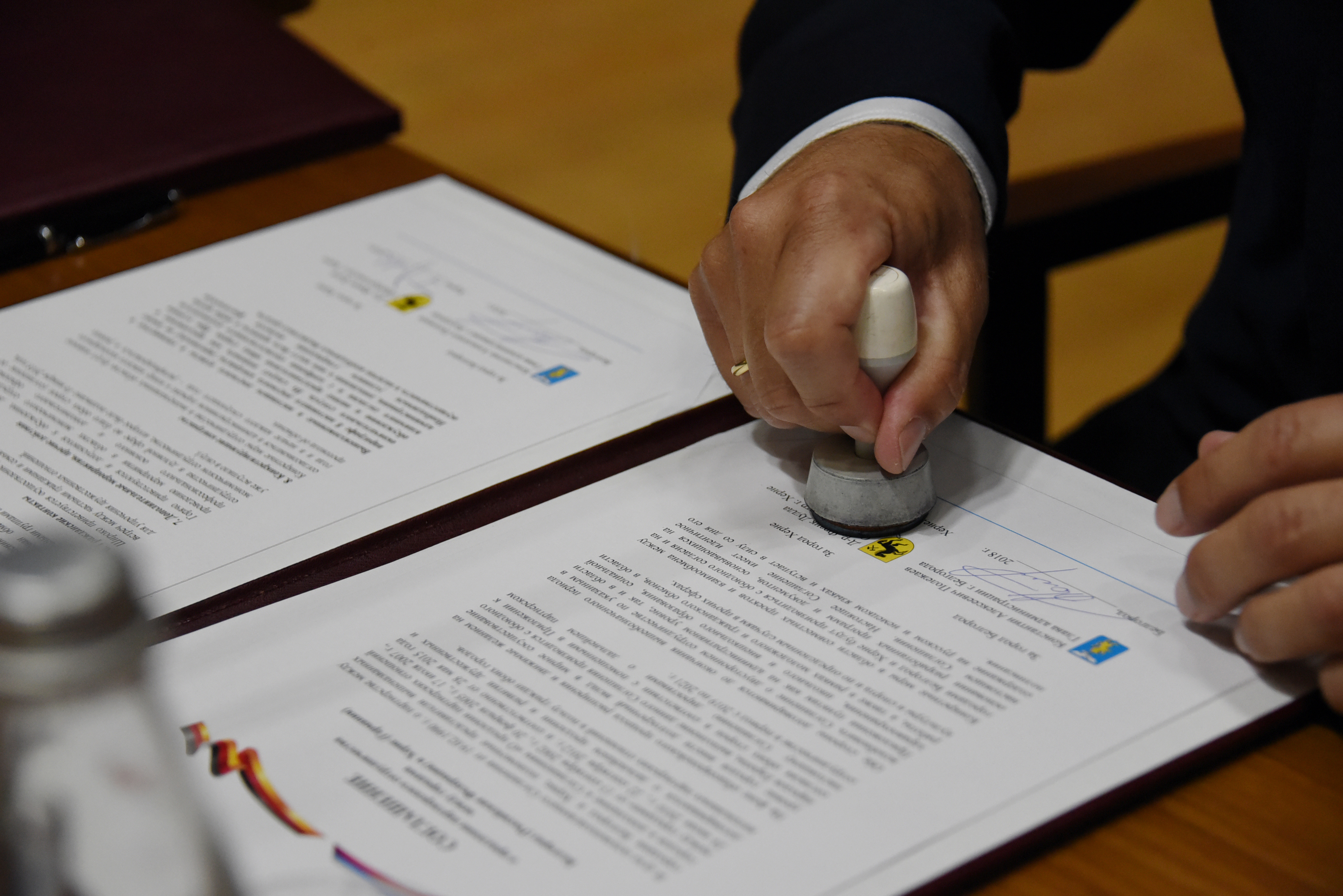Der neue Partnerschaftsvertrag ist unterschrieben und gesiegelt.