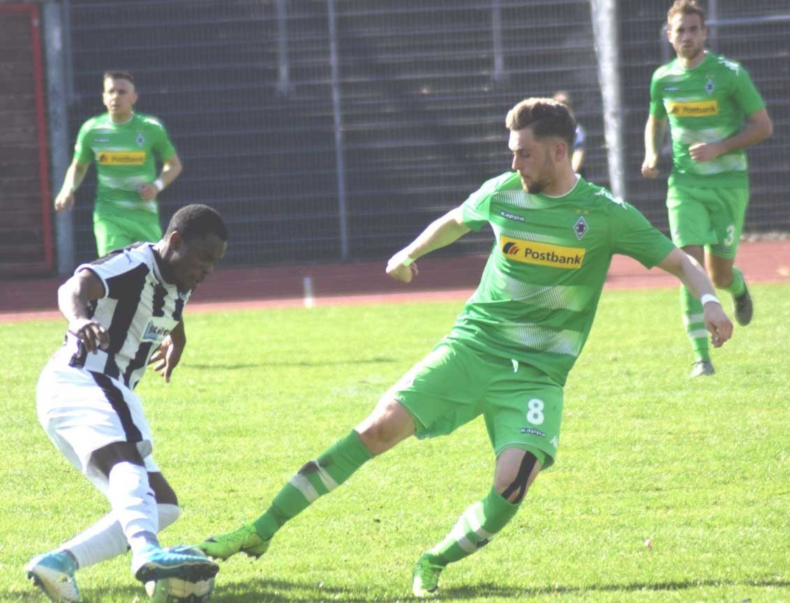 Steve Tunga (links) fehlte verletzungsbedingt beim Saisonstart. Am Montag gehört er wieder zum Kader. Foto: Peter Mohr